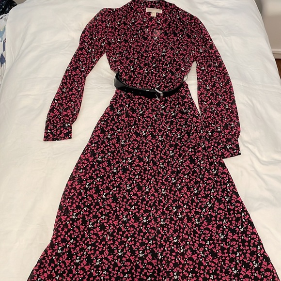 Michael Kors Belted Printed Midi Dress - Picture 5 of 16